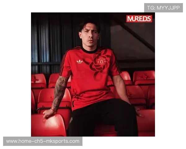 曼联在训练场上对新战术的适应速度受到检验,曼联最新训练服 曼联在训练场上对新战术的适应速度受到检验,曼联最新训练服