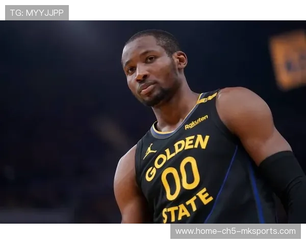 球队管理层宣布延长主帅合同以稳定战局,球队管理人员 球队管理层宣布延长主帅合同以稳定战局,球队管理人员