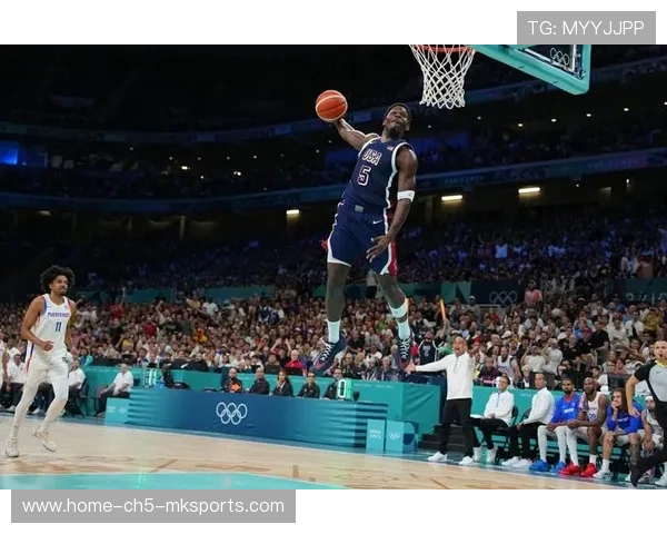 关键抢断 + 反击扣篮引爆全场