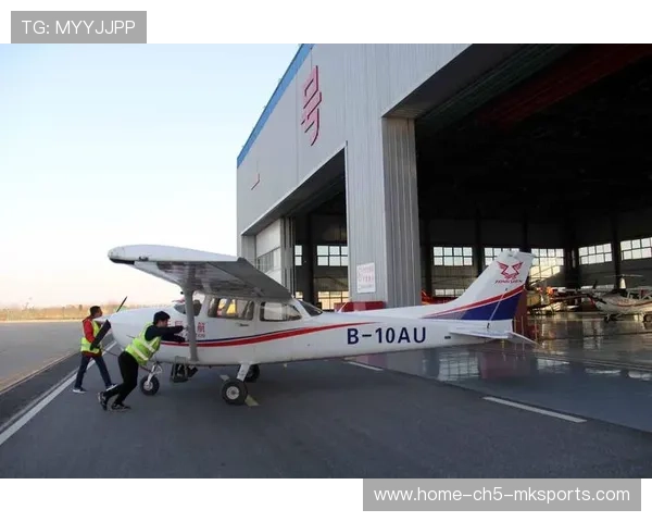 莱万豪华私人飞机内景曝光,球迷直呼看不起 莱万豪华私人飞机内景曝光,球迷直呼看不起